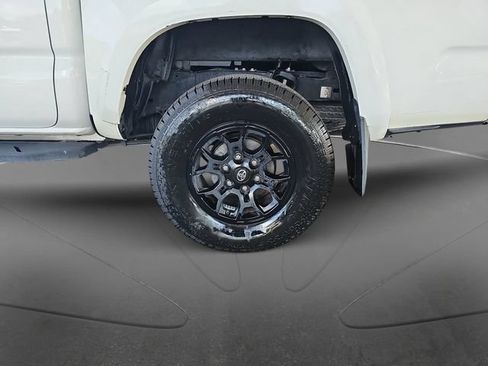 Used 2020 Toyota Tacoma SR5 RWD image 28
