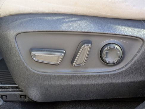 Used 2021 Toyota RAV4 XLE w/ Convenience Package image 23