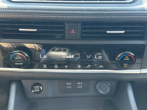 Used 2025 Nissan Rogue SV AWD/4WD image 25