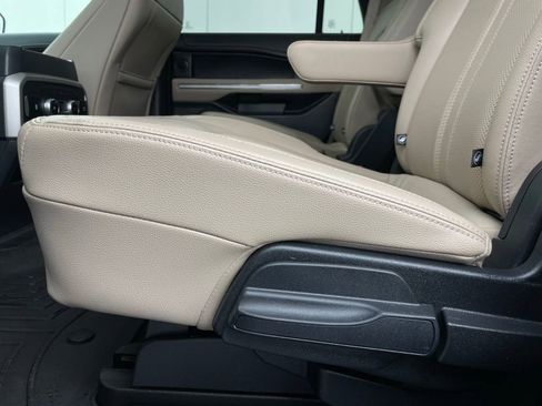 Used 2022 Ford Expedition Limited image 41