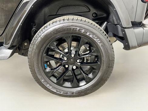 Used 2022 Jeep Wrangler Unlimited Sahara AWD/4WD image 25