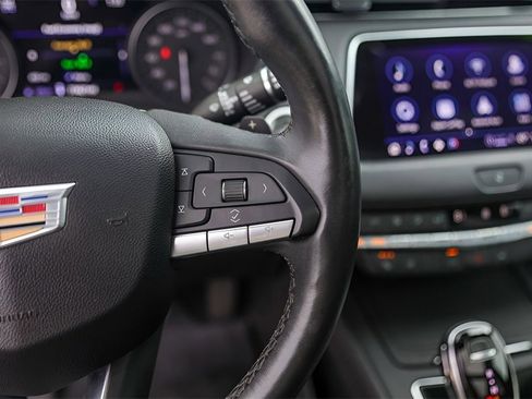 Used 2021 Cadillac XT4 Premium Luxury image 13