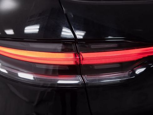 Certified 2026 Porsche Macan AWD/4WD image 18