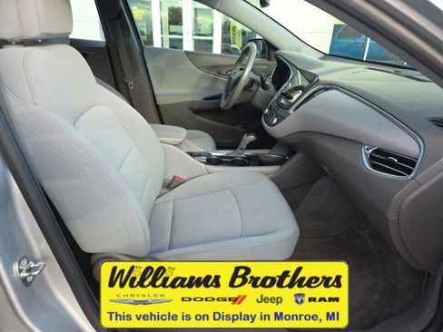 Used 2018 Chevrolet Malibu LT image 28