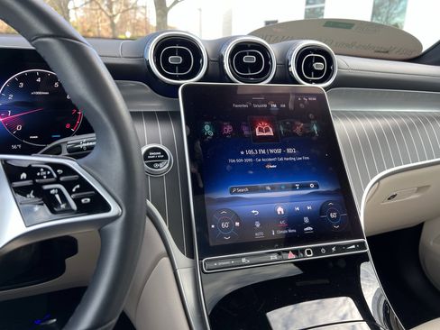 Used 2024 Mercedes-Benz GLC 300 300 image 31