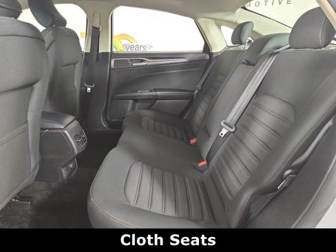 Used 2018 Ford Fusion SE w/ Fusion SE Technology Package FWD image 11