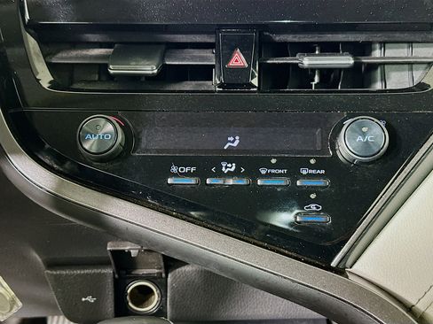 Used 2021 Toyota Camry SE image 22