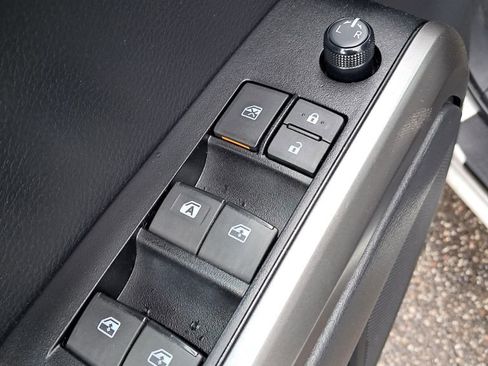 Used 2022 Toyota Tacoma SR5 AWD/4WD image 12