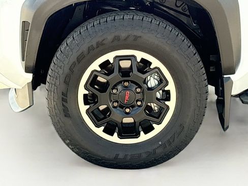 Used 2025 Toyota 4Runner TRD Off-Road Premium AWD/4WD image 29