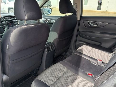 Used 2018 Nissan Rogue SV image 37