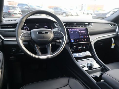 New 2025 Jeep Grand Cherokee L Limited w/ Black Appearance Package AWD/4WD image 2
