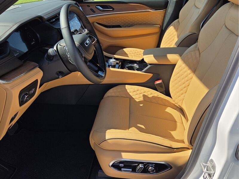 New 2027 Jeep Grand Cherokee Summit AWD/4WD image 10