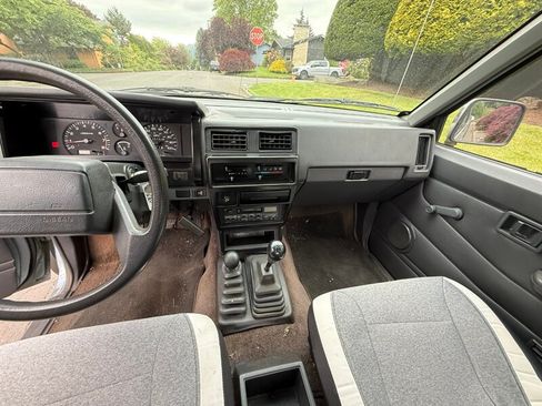 Used 1993 Nissan Pickup 4x4 King Cab image 10