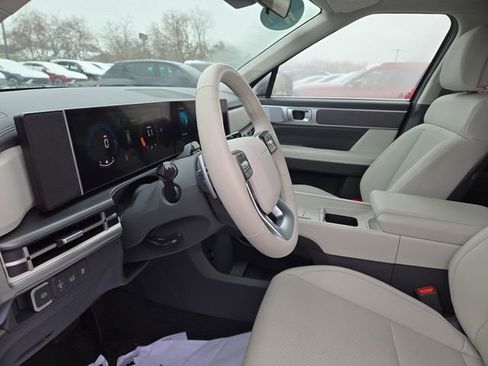 Certified 2025 Hyundai Santa Fe SEL image 22