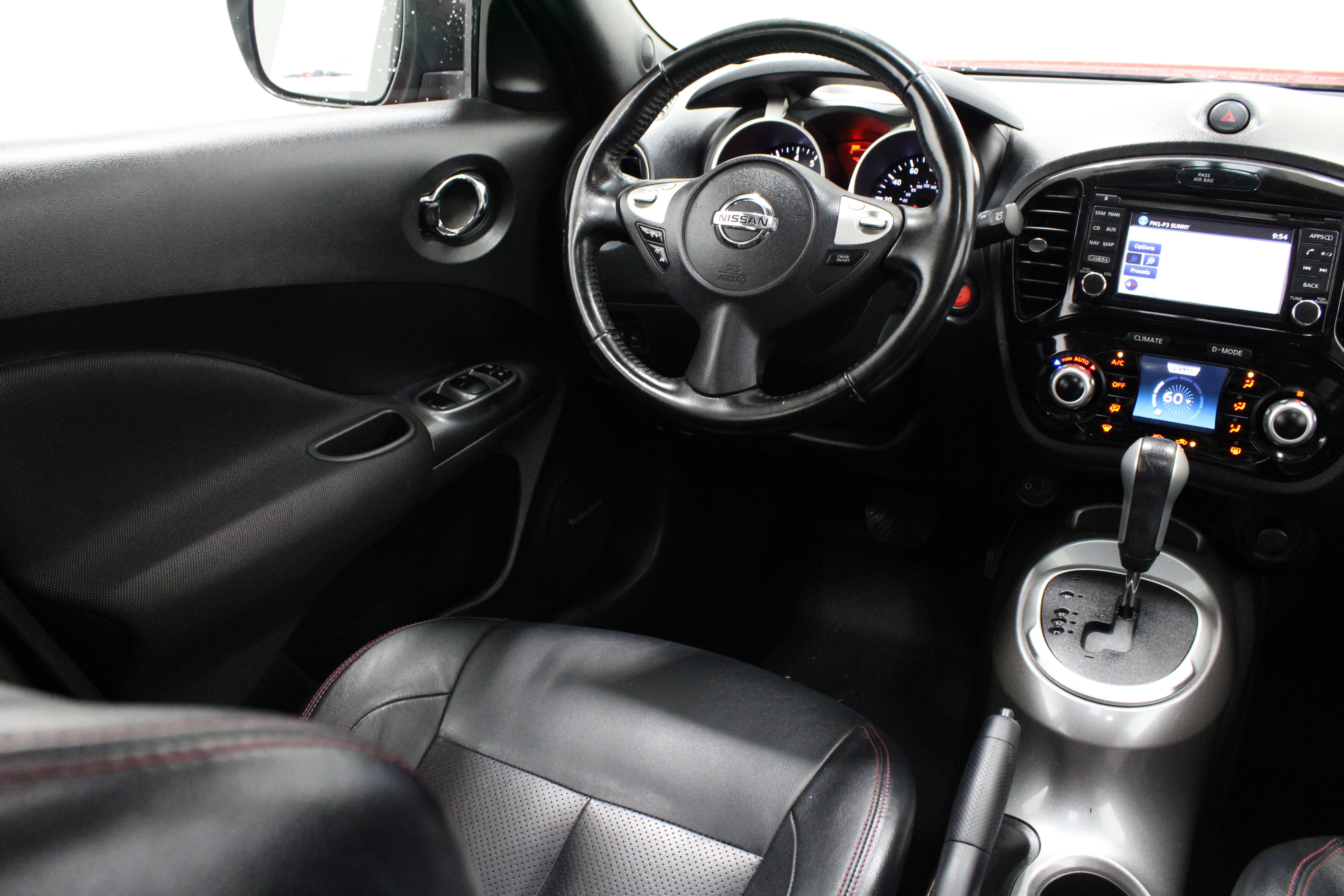 Used 2016 Nissan Juke SL FWD image 32
