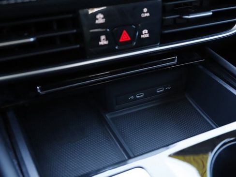 Used 2024 Volkswagen Atlas SE image 32