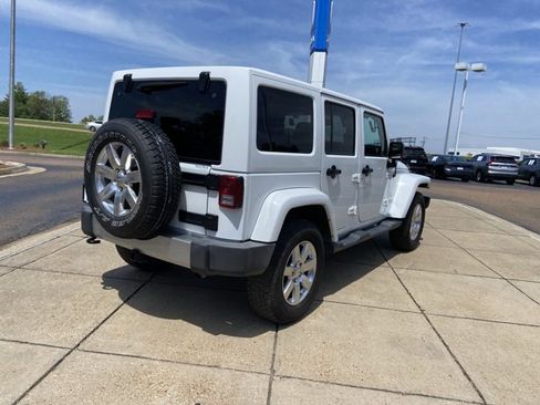 Used 2017 Jeep Wrangler Unlimited Sahara w/ Connectivity Group AWD/4WD image 11