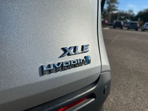 Used 2024 Toyota Sienna XLE FWD image 44