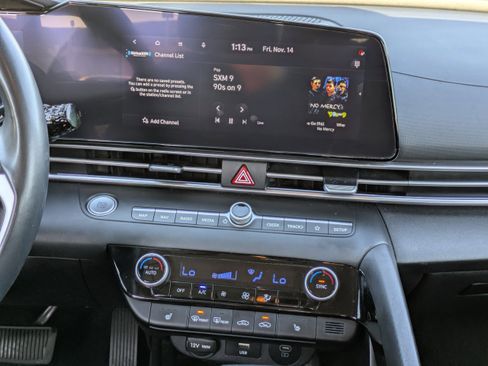 Certified 2024 Hyundai Elantra Limited image 17