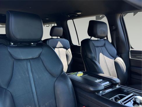 Used 2022 Jeep Wagoneer Series II image 23