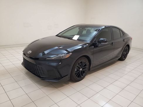 Used 2025 Toyota Camry SE FWD image 23