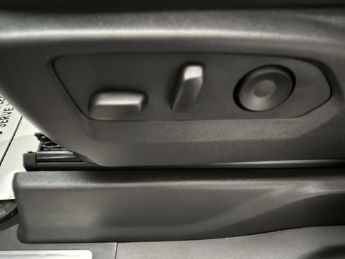 Used 2025 Chevrolet Silverado 2500 LT w/ Convenience Package image 22