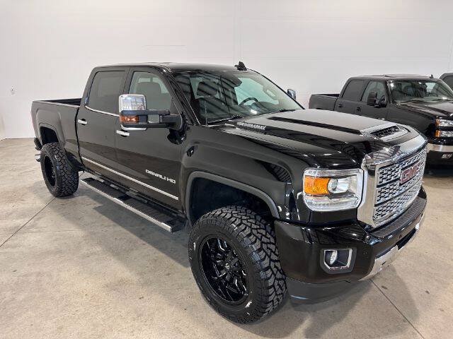 Used 2019 GMC Sierra 3500 Denali w/ Duramax Plus Package AWD/4WD image 5