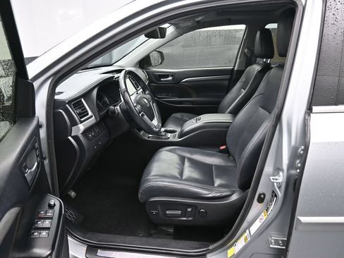 Used 2017 Toyota Highlander Limited w/ Protection Package #3 AWD/4WD image 9