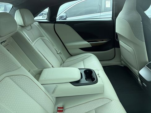 Used 2022 Lucid Air Grand Touring image 14