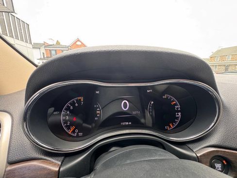 Used 2014 Jeep Grand Cherokee Limited w/ Luxury Group II AWD/4WD image 22