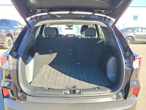 Certified 2022 Ford Escape SE w/ SE Sport Appearance Package image 8