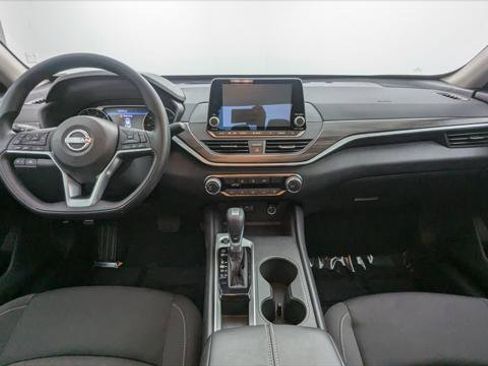 Used 2025 Nissan Altima 2.5 SV image 24