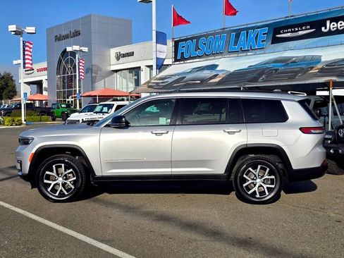 Certified 2024 Jeep Grand Cherokee L Limited w/ Luxury Tech Group II image 8