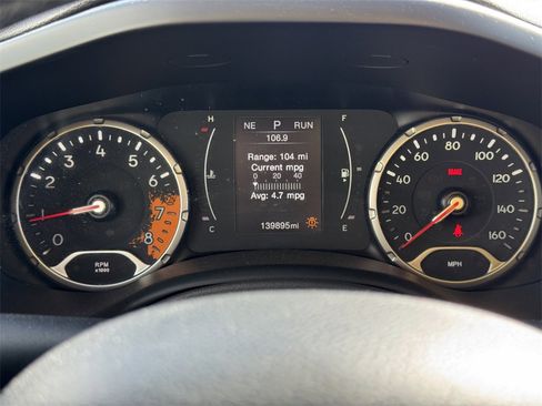 Used 2016 Jeep Renegade Latitude image 14