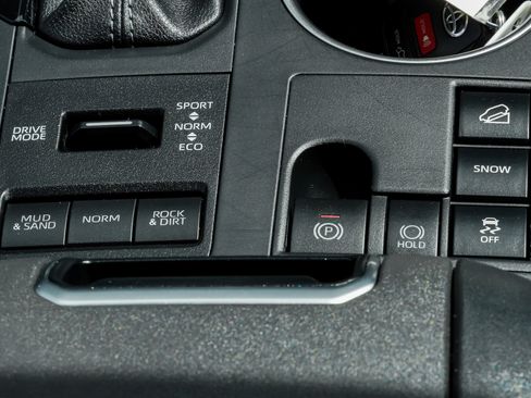 Certified 2025 Toyota Highlander XLE AWD/4WD image 40