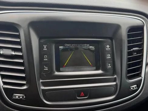Used 2015 Chrysler 200 Limited w/ Convenience Group FWD image 10