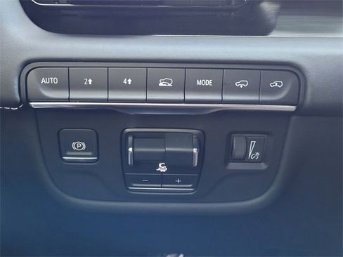 Used 2024 Cadillac Escalade Sport Platinum image 17