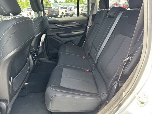 Certified 2024 Jeep Grand Cherokee Laredo AWD/4WD image 19