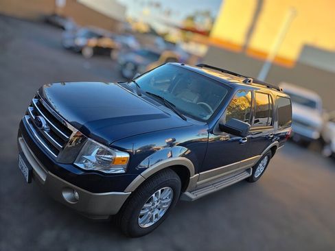 Used 2014 Ford Expedition XLT w/ Equipment Group 201A image 2