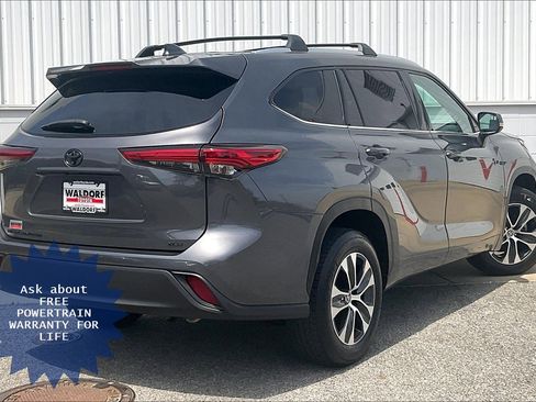 Used 2020 Toyota Highlander XLE FWD image 17
