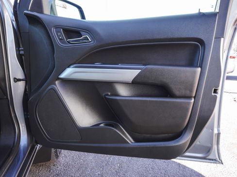 Used 2022 Chevrolet Colorado LT w/ LT Convenience Package image 11