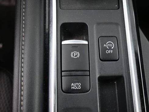 Used 2025 Nissan Pathfinder SV FWD image 28