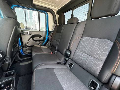 Used 2023 Jeep Gladiator Mojave w/ Cold Weather Group AWD/4WD image 22