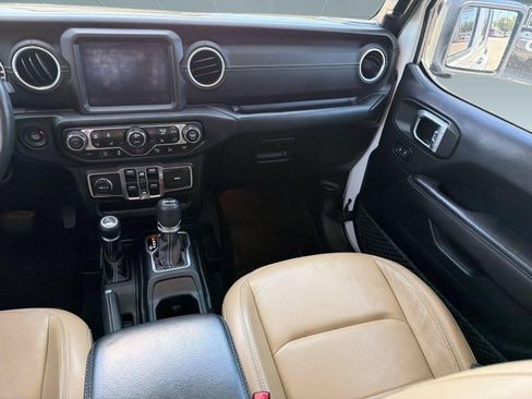 Used 2018 Jeep Wrangler Unlimited Sahara AWD/4WD image 29