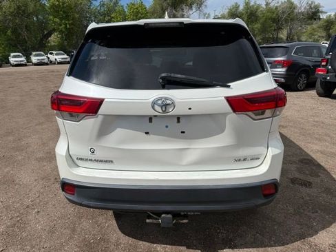Used 2018 Toyota Highlander XLE AWD/4WD image 5