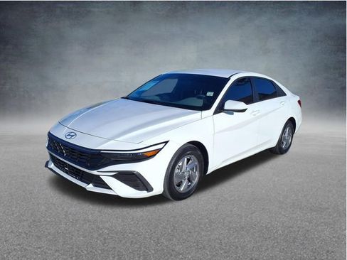 Used 2024 Hyundai Elantra SE FWD image 3