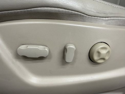 Used 2011 Cadillac DTS image 17