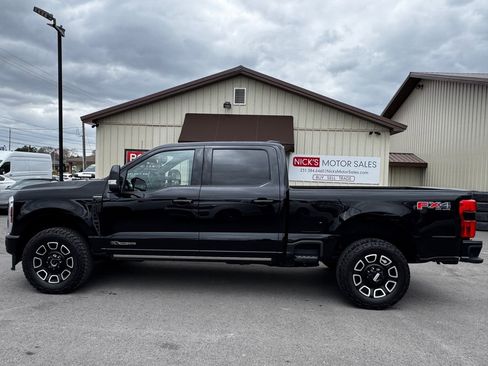 Used 2025 Ford F350 Platinum w/ FX4 Off-Road Package AWD/4WD image 2