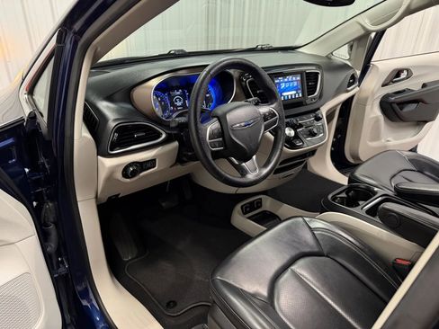 Used 2020 Chrysler Voyager Lxi FWD image 37