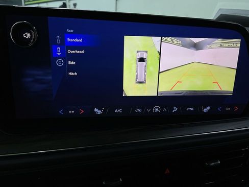 Used 2025 Chevrolet Suburban Z71 image 21